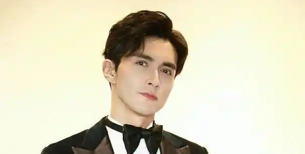 "东华帝君"来演凡人,从被批演技差到获影帝,高伟光的高光时刻_电视剧