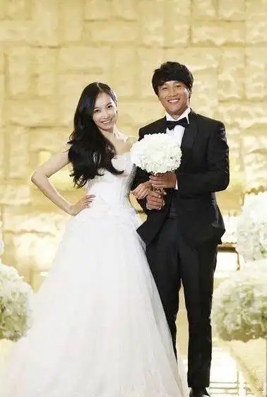 揭秘黄轩的韩国女友宋昰昀毕业照和现在判若两人