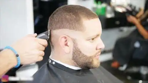 特别适合胖子的板寸头发型,看着清爽又帅气!