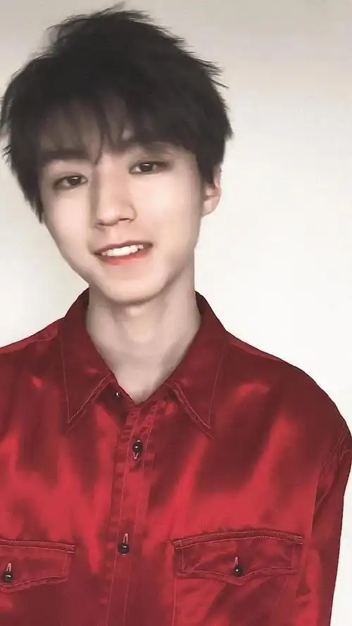 就是这个红衣广告,一夜之间多了30w情敌#王俊凯