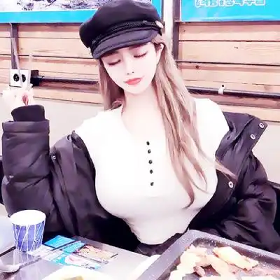 女生头像频道提供更多与美女头像,婀娜多姿少女,身材苗条,气质型美女