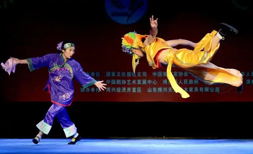 威海银滩之声爱乐广场文艺演出二人转小拜年