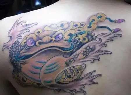 经典肩部招财金蟾纹身图案