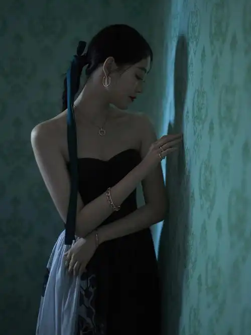 祝绪丹如诗优雅