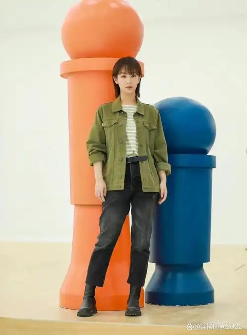 杨紫黑西装侧颜封面图#谁能想到杨紫已经30岁了呢?