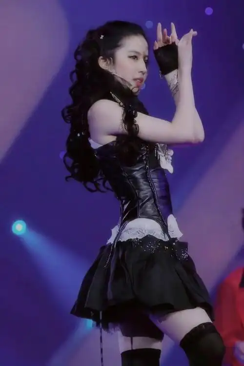 刘亦菲罕见的舞台舞蹈