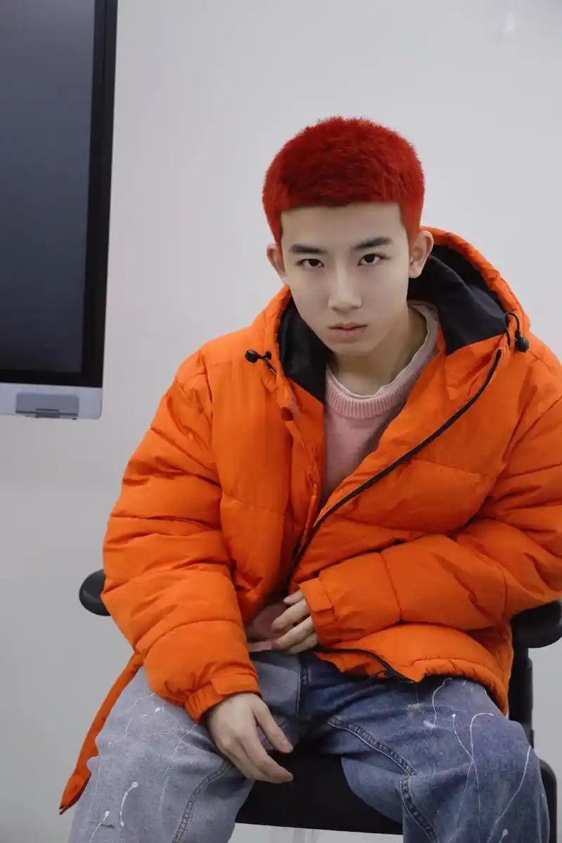 红头像啥?#普通男孩 #红发 #染发 #寸头 #男生发色  - 抖音