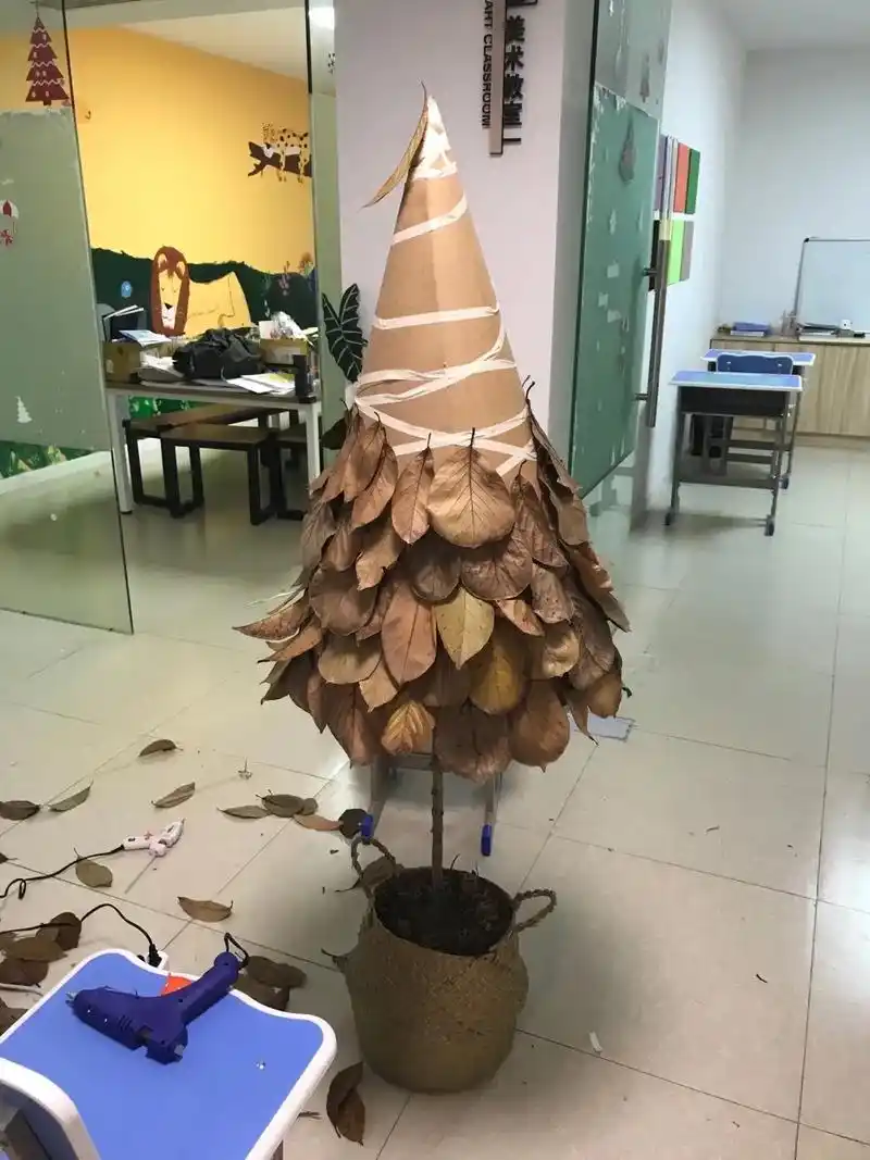 创意美术 #手作diy #树叶圣诞树 最近看银 - 抖音