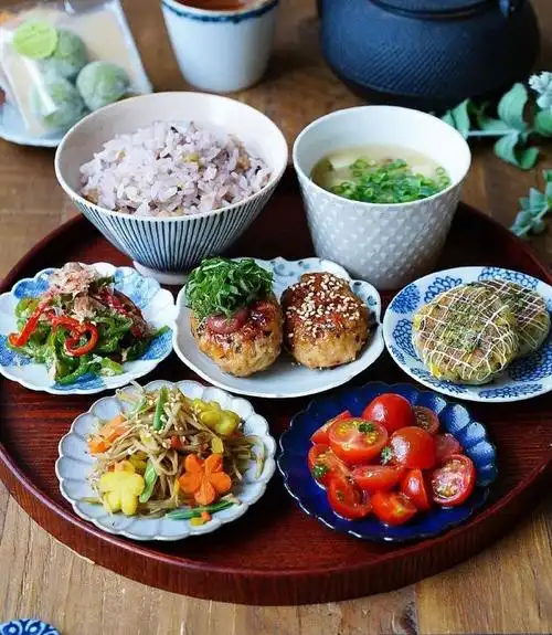 很有食欲吧,一个人的午餐也要丰富