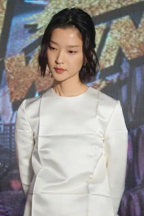 杜鹃中文名:杜鹃/英文名:dun juan/星座:处女座身高:179/出生