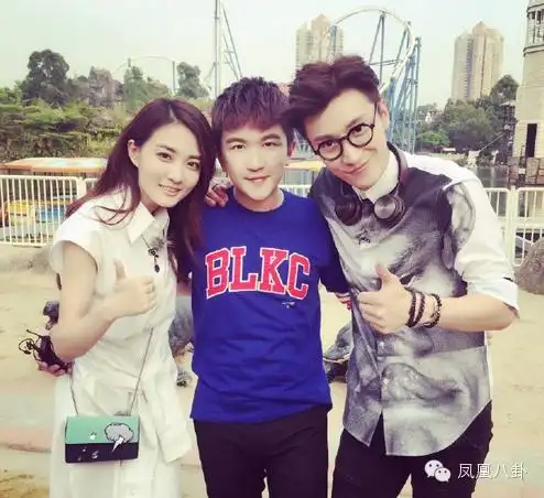 他还爱被男嘉宾公主抱,小鲜肉吴亦凡,杨洋,张艺兴,华晨宇……的臂弯都