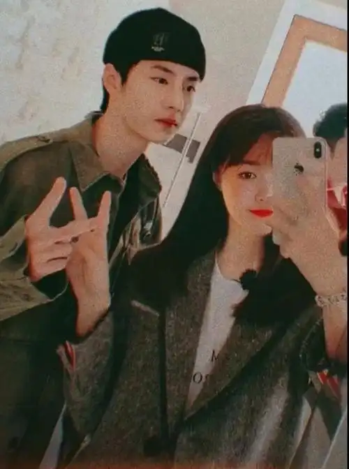 有一种"以假乱真"叫粉丝p图,蔡徐坤没什么,看到王一博:把手拿开_手机