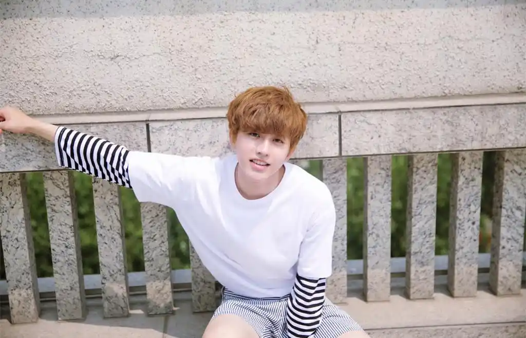 蔡徐坤干净帅气最新壁纸_偶像练习生人气选手