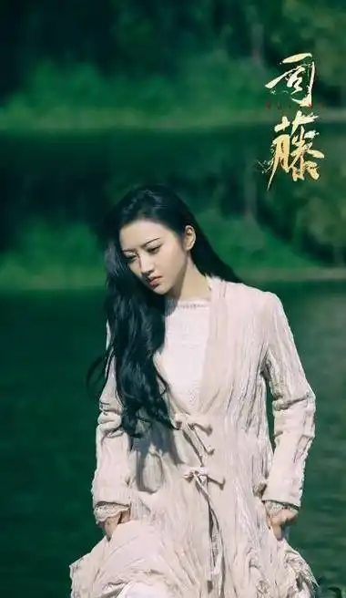 原创司藤中景甜28套旗袍造型霸气女王万种时尚实力演绎人间富贵花