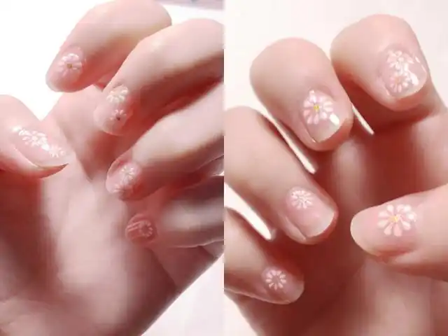 夏季必做的花朵美甲款式可爱又好看黄白皮都可以做