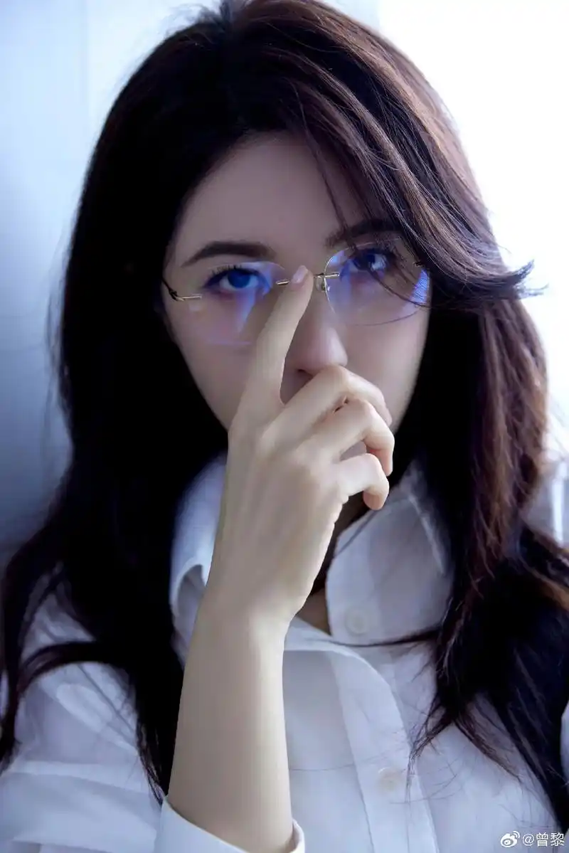 救命,不会还有人不知道黎姐姐曾经是中戏校花吧!#曾黎 #女星 - 抖音