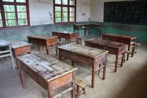 农村学校萎缩合并,农村老师路在何方?