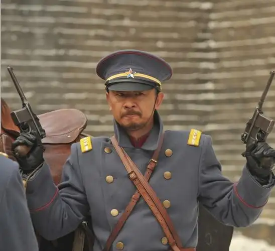 黄海波《乱世三义》演绎内心戏表情凝重