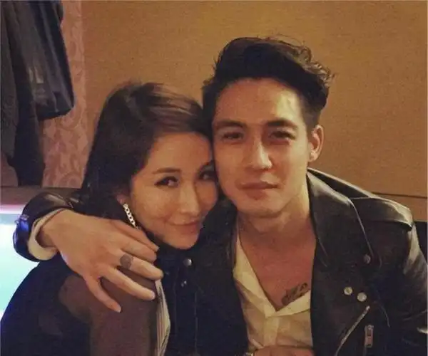 19年换17个男朋友43岁萧亚轩脸尖下巴突网友纵欲过度的代价