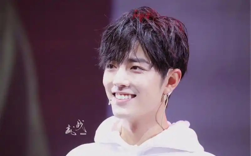 治愈系笑容:好喜欢看肖战咧嘴笑,眉眼弯弯的样子