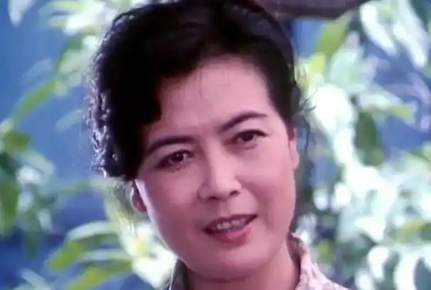 街头卖唱丈夫抛弃这8位女星晚年凄凉多位惨淡收场