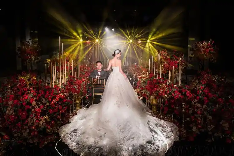 红黑色复古大气婚礼