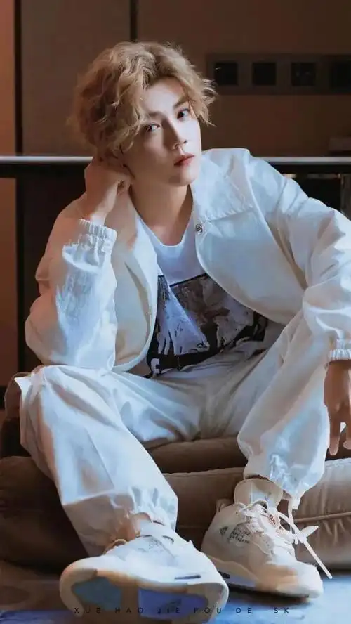 鹿晗体会mv壁纸(鹿晗生日写真花絮照)