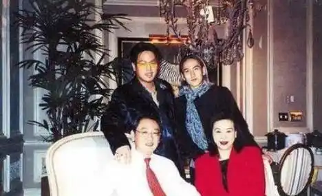 董事长汤珈铖:父亲去世留133套房,如今1套房值2亿_汤君年_汤子嘉_儿子