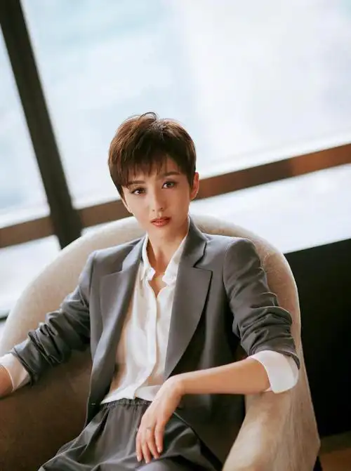 佟丽娅图片 佟丽娅短发西装帅气图片