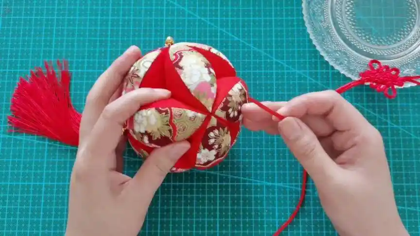 442116次播放·2021-06-18【布艺教程】牛牛香包手工制作教程09