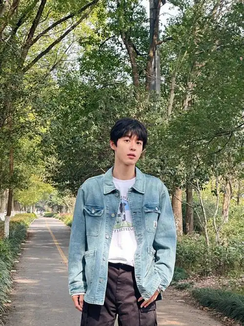 吴宇恒超话"野"生日常91祝你春天愉快#照片不够涂鸦来凑