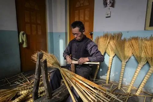 传统手艺扎笤帚 - 美篇