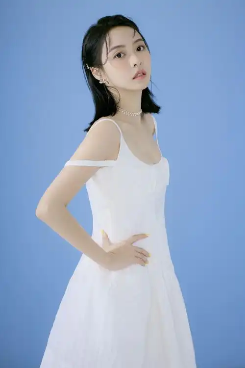 余心恬清纯写真曝光 《恋上喵星人》热播实力演绎喵星本喵_手机搜狐网