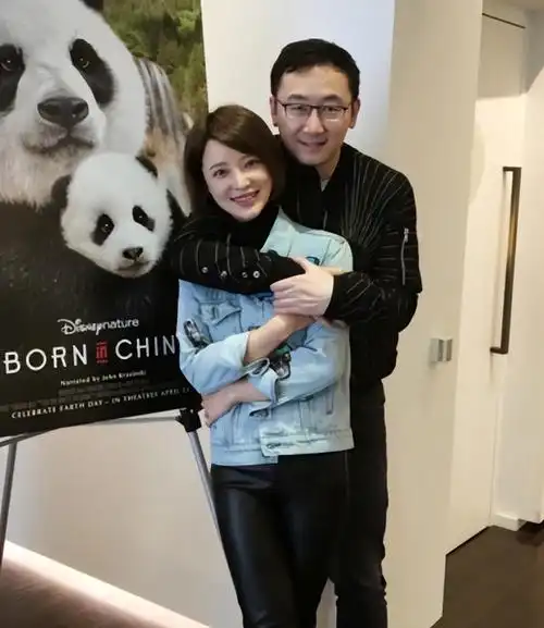 回顾美女主播胡蝶不顾反对嫁大12岁其貌不扬的陆川她值得吗