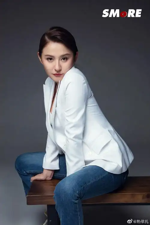 美女明星 热依扎 的图集