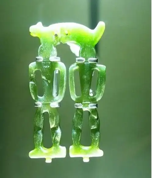 国宝-台东卑南遗址出土的玉器(人兽形玉玦)