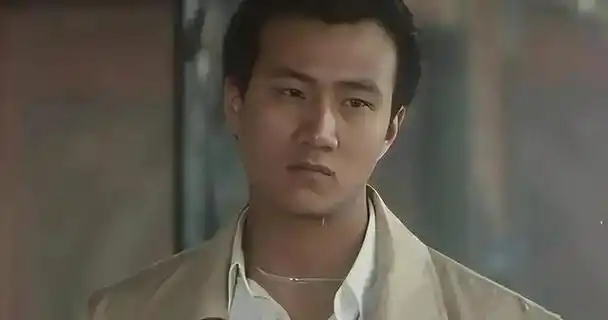 回顾胡军:老婆8瓶啤酒把他灌趴,如今儿女双全,幸福美满