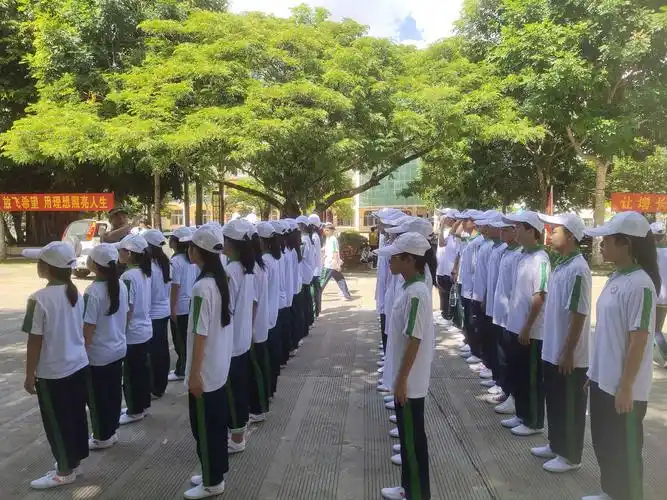 恰同学少年,风华正茂——记琼海市嘉积第二中学高一(10)班新生军训