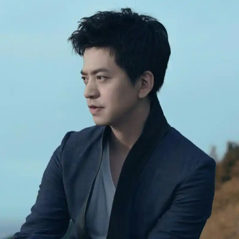 如何客观评价李健的长相和气质?-剧情奥秘