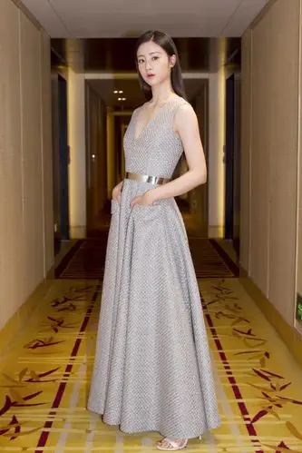 毛晓慧亮相中国时尚权力榜 荣获"年度惊喜女演员"