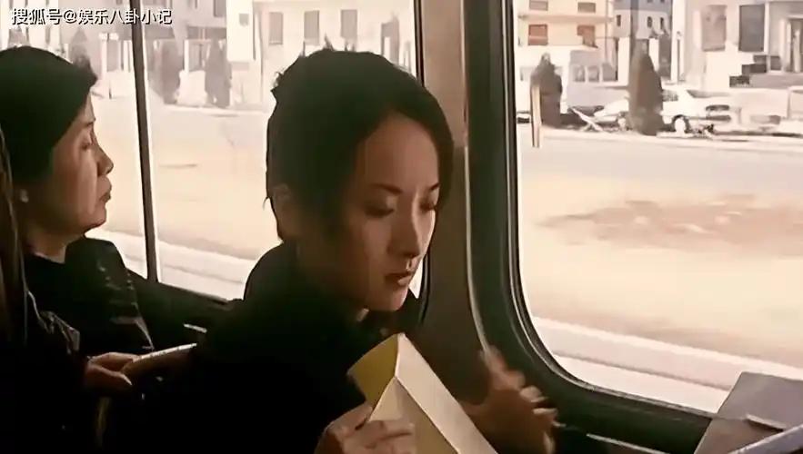 她是黄磊同班同学,与丈夫结婚24年零绯闻,12岁儿子长相帅气像她_谢兰