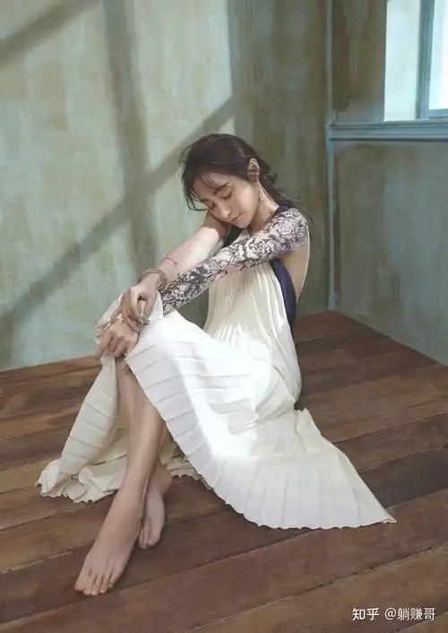 姚笛美腿玉足壁纸