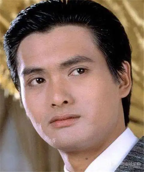 【不潮不要钱】评判帅哥的标准再也不是寸头了,复古大背头让你重新走