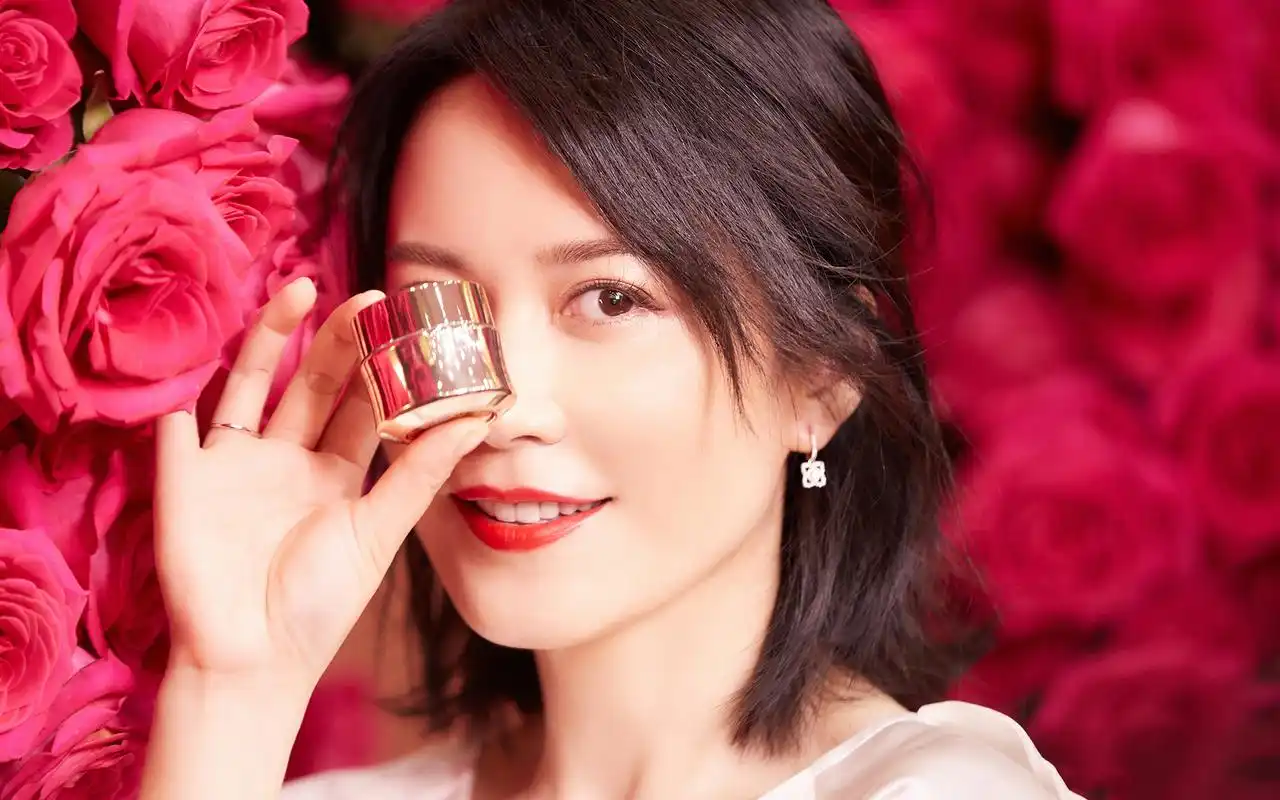 俞飞鸿性感优雅写真桌面壁纸