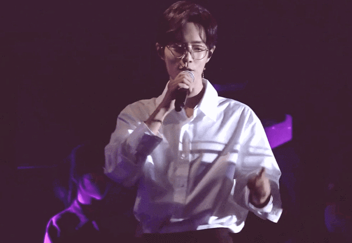 肖战 动图 190921 陈情令泰国见面会彩排预演这个笑wsl.