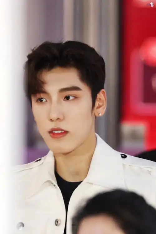 王子异[超话]#97#王子异晒照庆出道1314天#每次见 也还是可爱就像