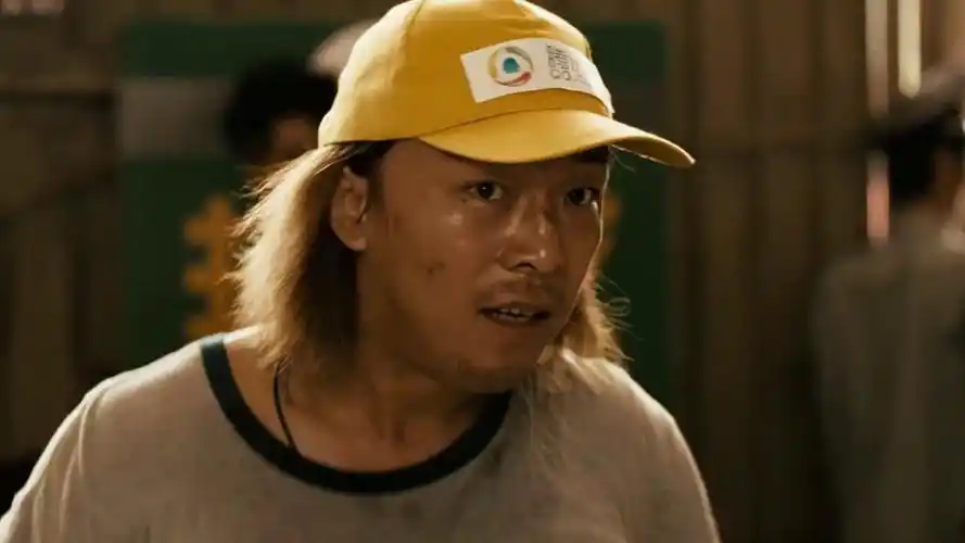 疯狂的赛车:三方势力出动,齐聚赛车场斗智斗勇,替黄渤捏把汗!