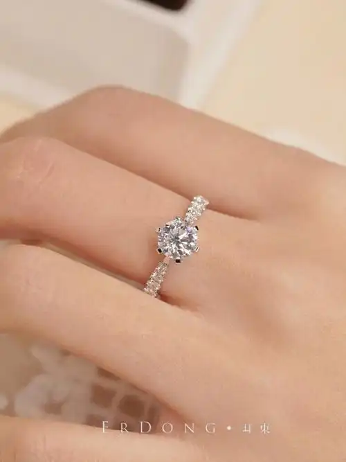 1克拉星光钻戒满目璀璨耀眼