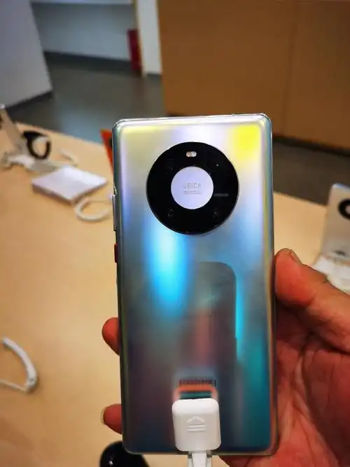 今天去看了mate40pro的屏幕