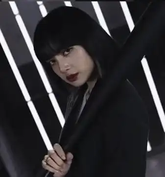 lisa超话|#lisa kpop女永一#|#lisa#    短发挑染好帅好美简直无人能